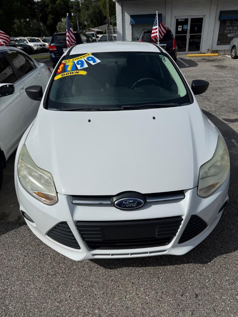 2013 Ford Focus Sedan S's photo